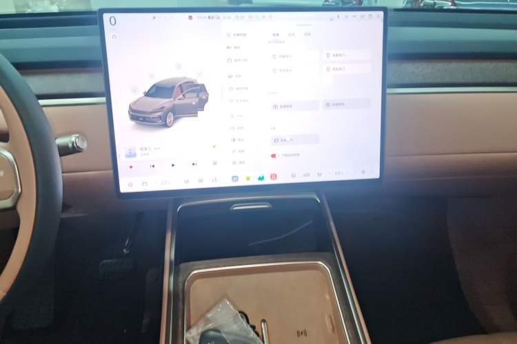 Used ONVO Luxeed L90 2025 Model—Max Six-Seater Version Audio And AC Panel