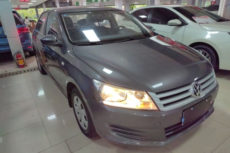 Used Volkswagen Santana 2013 1.6L Automatic Fashion Edition Front Right 45 Deg