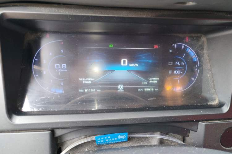 Used Dongfeng Yufeng 2023 V9+ 2.0T Manual Front-Drive Multi-Function Short-Chassis Mid-Height 5/6-Seater Instrument Cluster