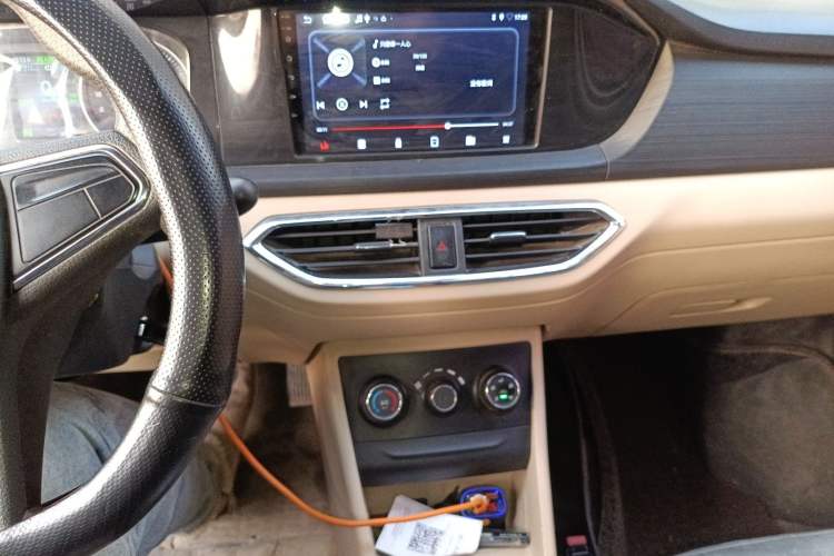 Used CHANGAN KUAYUE Xing V7 EV 2023 250km Dual-Door Smart Enjoyment Version 2 Seats Audio And AC Panel