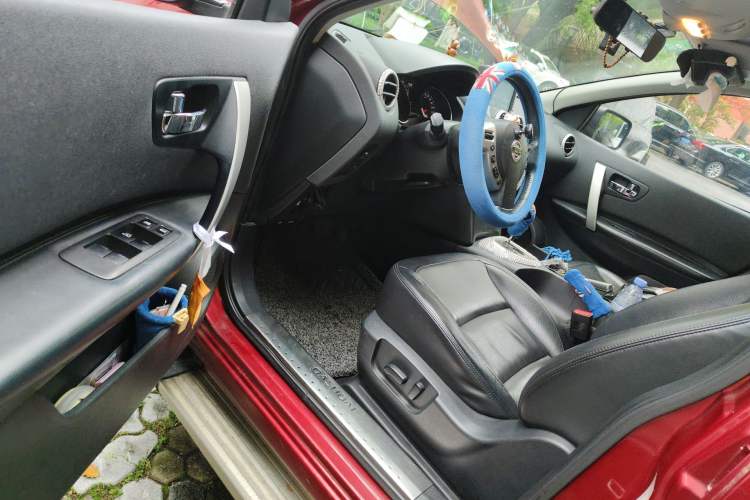 Used Nissan Qashqai 2015 2.0 XV Coolray CVT 2WD Driver Seat