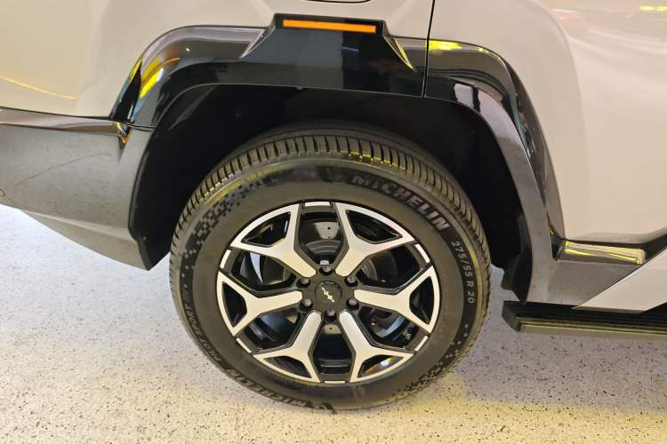 Used Formula Leopard 8 2025 Smart & Brave Flagship Edition 6 Seats Right Rear Wheel Hub