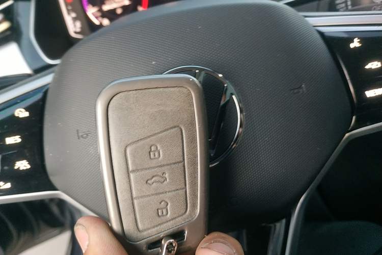 Used Volkswagen Magotan 2024 2 Million Units Zhongxiang Version 330TSI DSG Luxury Edition Vehicle Key