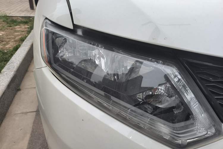 Used Nissan X-Trail 2014 2.5L CVT Luxury Edition 4WD Right Front Headlight