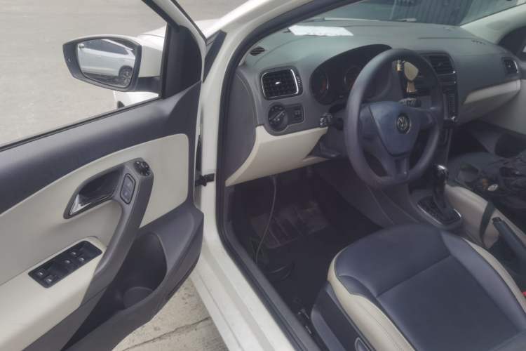 Used Volkswagen Polo 2014 1.4L Automatic Comfort Edition Driver Seat