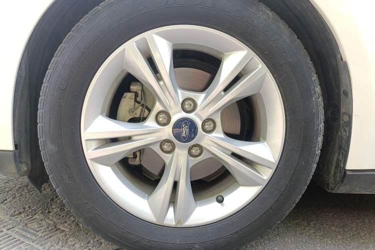 Used Ford Focus 2017 Hatchback 1.6L Automatic Comfort Plus SmartDrive Edition Left Front Wheel Hub