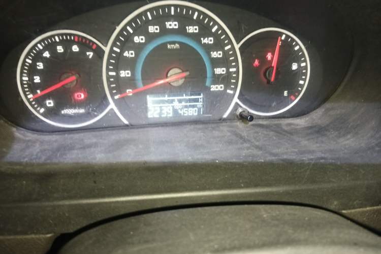 Used Wuling Rongguang V 2015 1.5L Standard Version Odometer Close Up