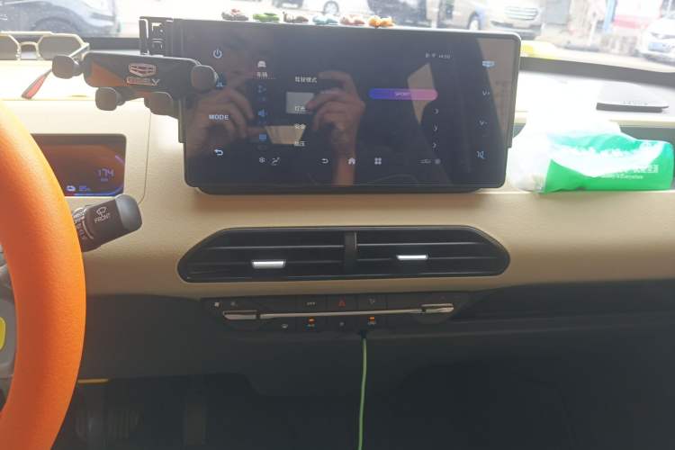 Used Geely Galaxy Panda 2024 200km Panda Rider Audio And AC Panel