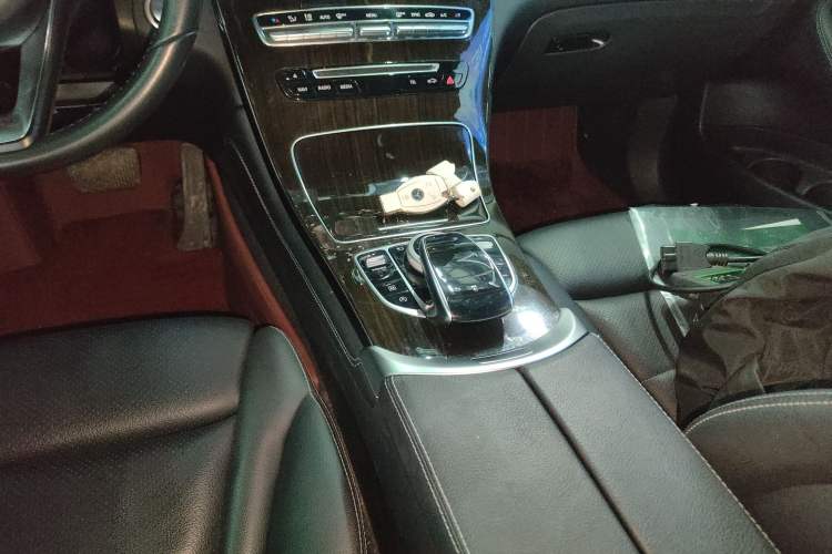 Used Mercedes-Benz GLC 2018 Facelift GLC 260 4MATIC Luxury Edition
