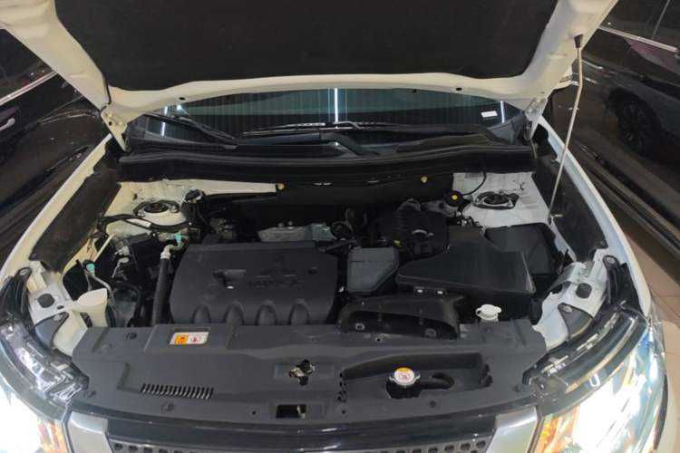 Used Mitsubishi Outlander 2019 2.4L 4x4 Zhi Xiang Edition 7 Seats China VI Standard