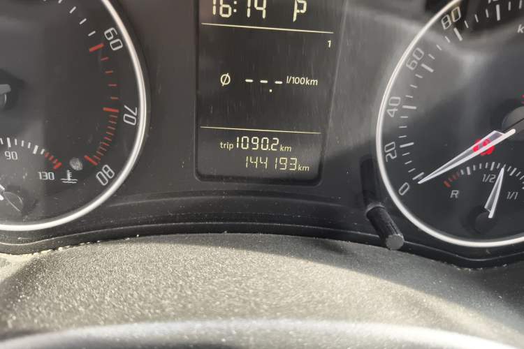 Used Skoda Octavia 2012 1.6L Automatic Yijun Edition Odometer Close Up