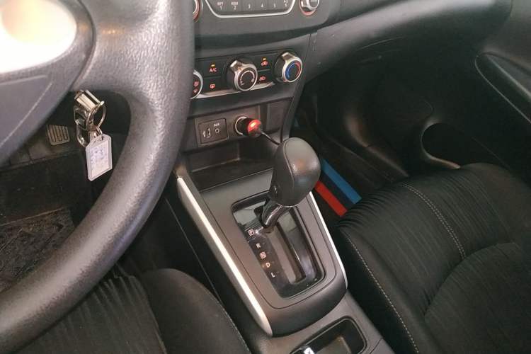 Used Nissan Sylphy 2019 Classic 1.6XE CVT Comfort Edition Gear Lever