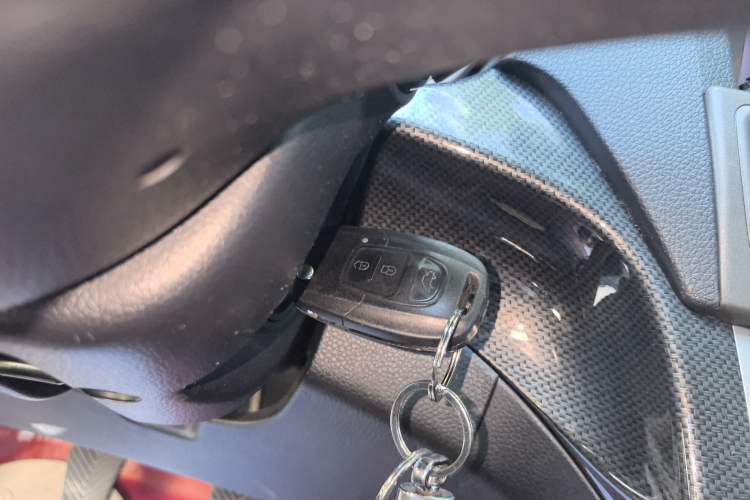 Used Soueast V6 Lingshi 2014 1.5T Manual Qukong Edition
