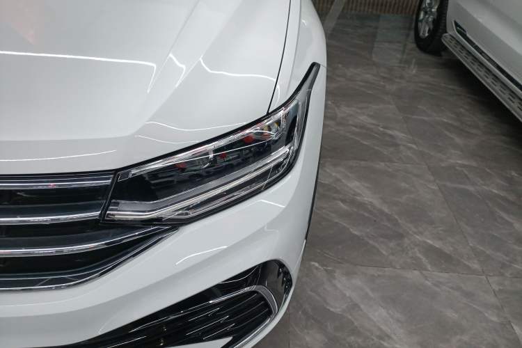 Used Volkswagen Tiguan L 2024 Outstanding Model 330TSI Automatic Two-Wheel Drive R-Line Dragon Glory Edition