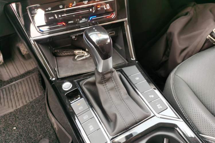 Used Volkswagen Passat 2023 Revised 330TSI Starry Luxury Edition Gear Lever