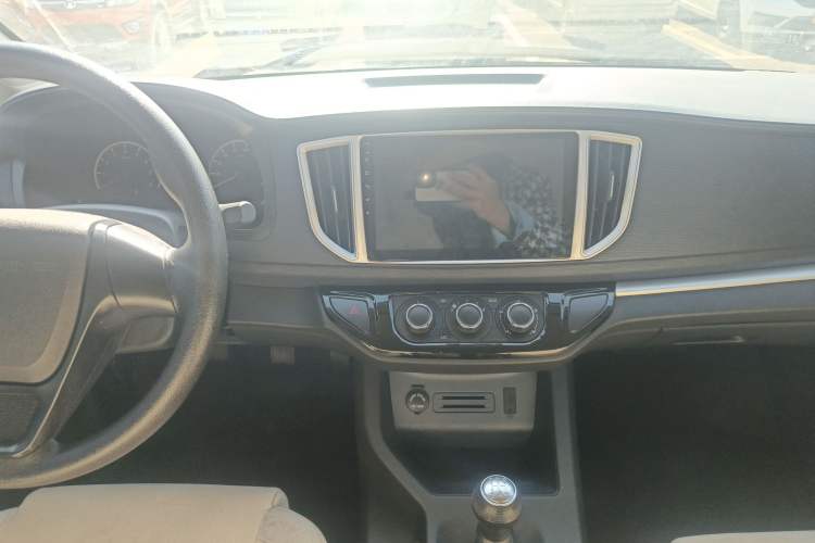 Used FORTHING Lingzhi 2022 M5L 1.6L Utility Model 7 Seats
