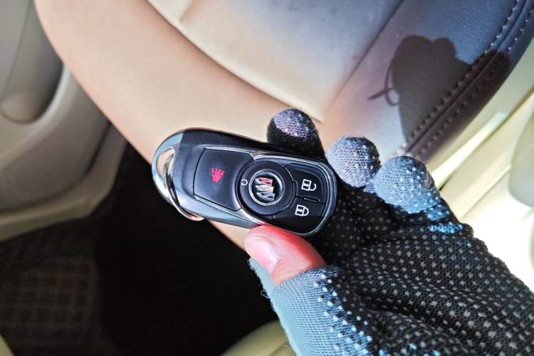 Used Buick GL8 2022 Land Cruiser Executive Class 652T Comfort Model