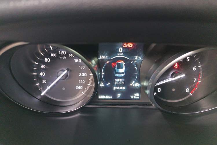 Used Land Rover Discovery Sport 2019 240 PS SE Version China VI Standard Instrument Cluster
