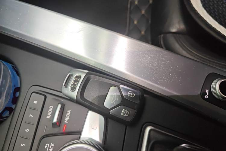 Used Audi A4L 2018 30th Anniversary Edition 40 TFSI Fashion Model Vehicle Key