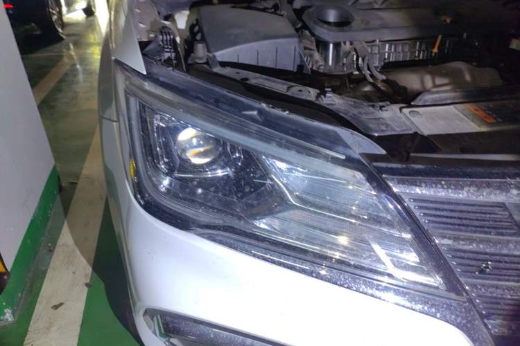 Used Roewe i5 2020 1.5L Automatic 4G Connect Luxury Flagship Edition Right Front Headlight