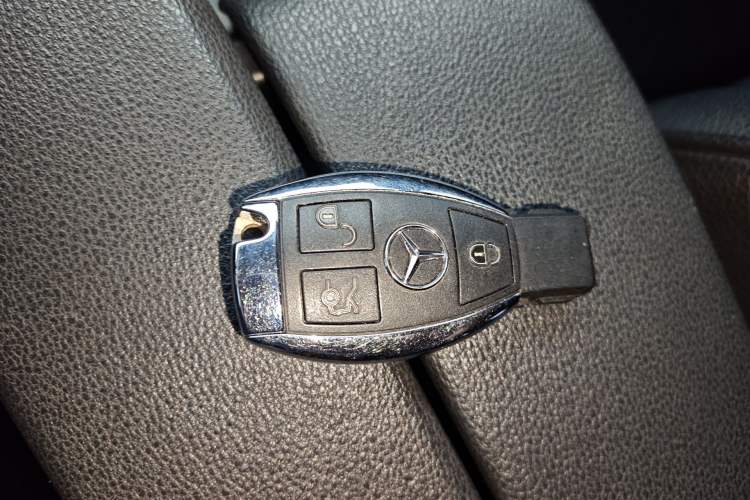 Used Mercedes-Benz GLK-Class 2011 GLK 300 4MATIC Luxury Model Vehicle Key