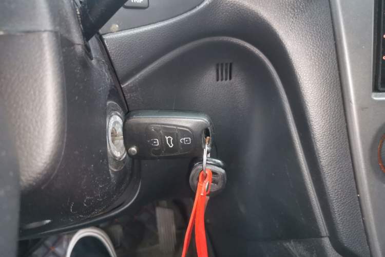 Used Kia Carens 2011 2.0L 5-Seater Automatic Standard Edition