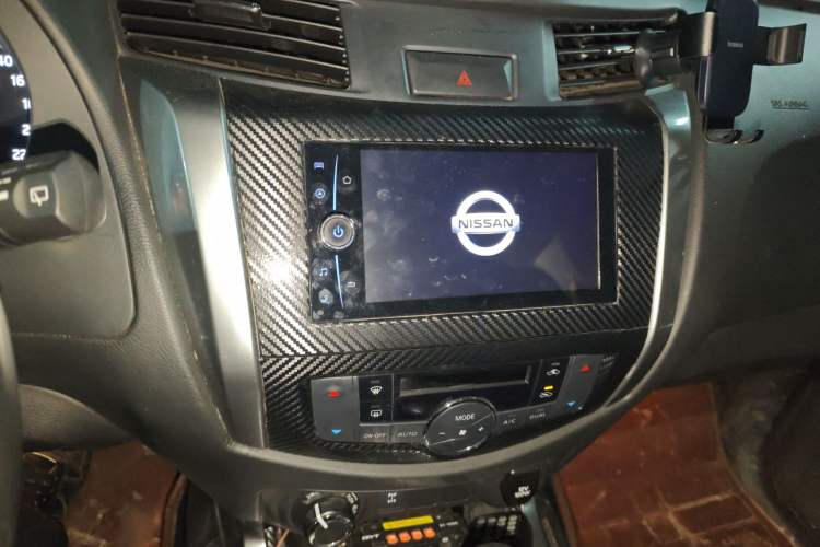 Used Nissan Terra 2018 2.5L Automatic 4x4 Luxury Edition Audio And AC Panel