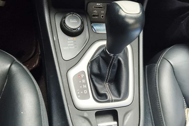 Used Jeep Cherokee 2016 2.4L Professional Edition Gear Lever