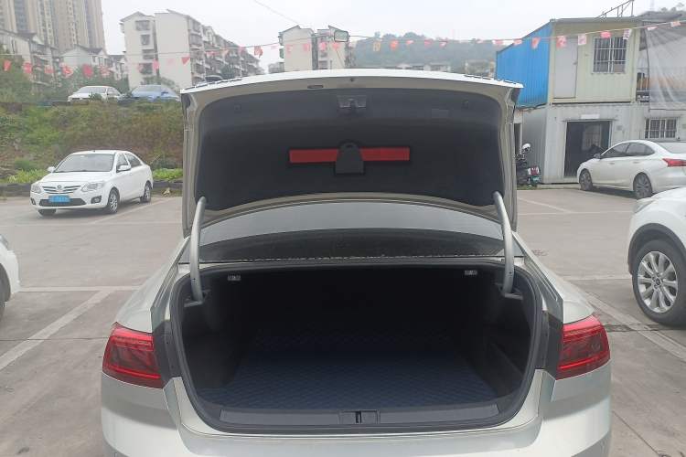 Used Volkswagen Magotan 2020 330TSI DSG Leading Model Trunk