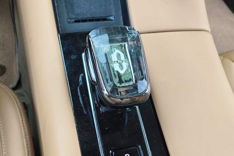 Used Hima AITO M5 2022 Range-Extended Rear-Drive Standard Version Gear Lever