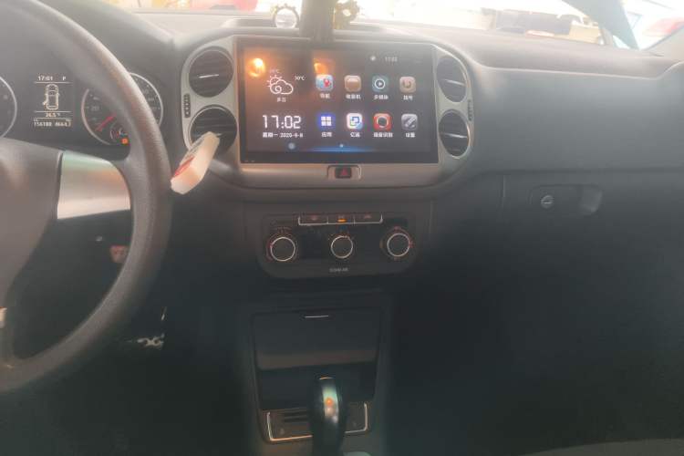 Used Volkswagen Tiguan 2016 300TSI Automatic Two-Wheel Drive Trend Edition Audio And AC Panel