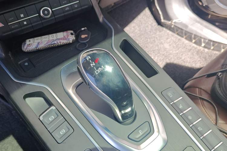 Used Wey VV6 2018 2.0T Two-Wheel-Drive Ultra-Luxury Version China V Standard