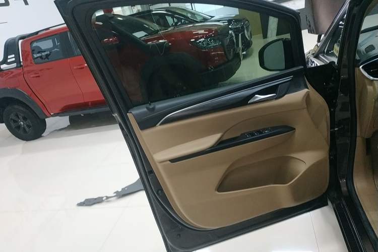 Used Buick GL8 2021 ES Landtrek 653T Luxury Model
