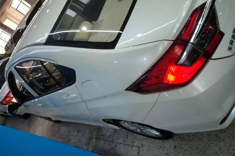 Used Honda Greiz 2016 1.5L CVT Classic Edition
