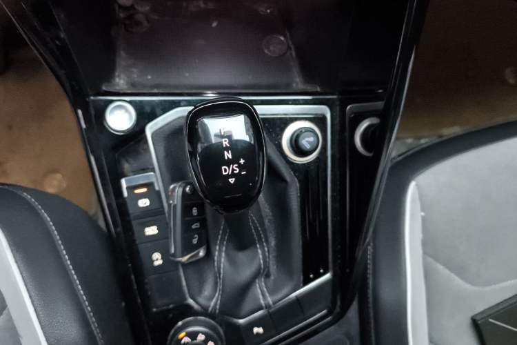 Used Volkswagen Tayron 2019 380TSI All-Wheel Drive R-Line China V-standard Gear Lever