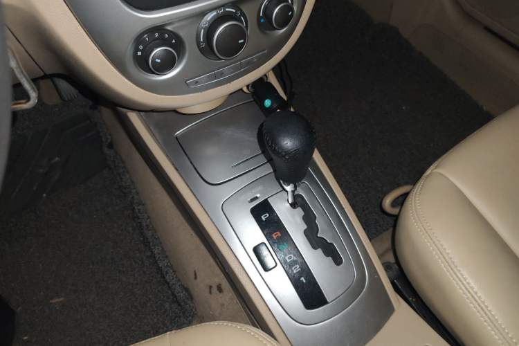 Used Buick Excelle 2011 1.6LX-AT Gear Lever