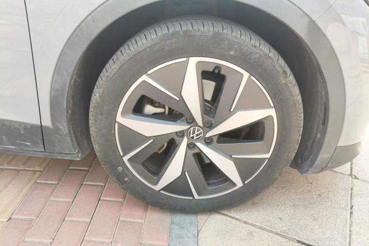 Used Volkswagen ID.4 CROZZ 2021 Long-Range PRO Two-Wheel Drive Version Right Front Wheel Hub