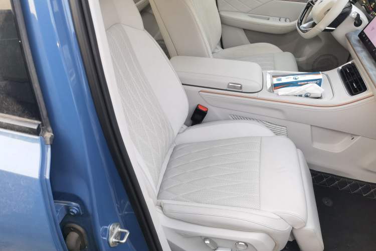 Used NETA L 2024 Extended-Range 310 Flash-Charge Red Edition