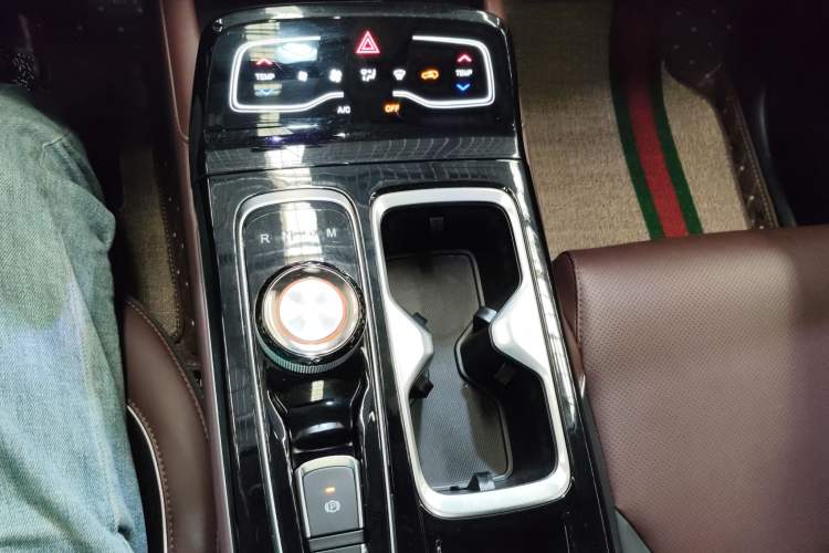 Used SOL QX 2021 300T DCT Deluxe Smart Connectivity Version