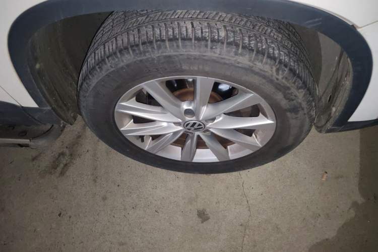 Used Volkswagen Tiguan 2016 300TSI Automatic All-Wheel Drive Fashion Vision Edition Right Front Wheel Hub