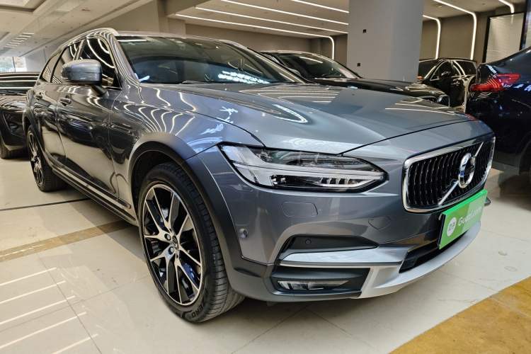 Used Volvo V90 2020 Cross Country T5 AWD Prestige Edition

