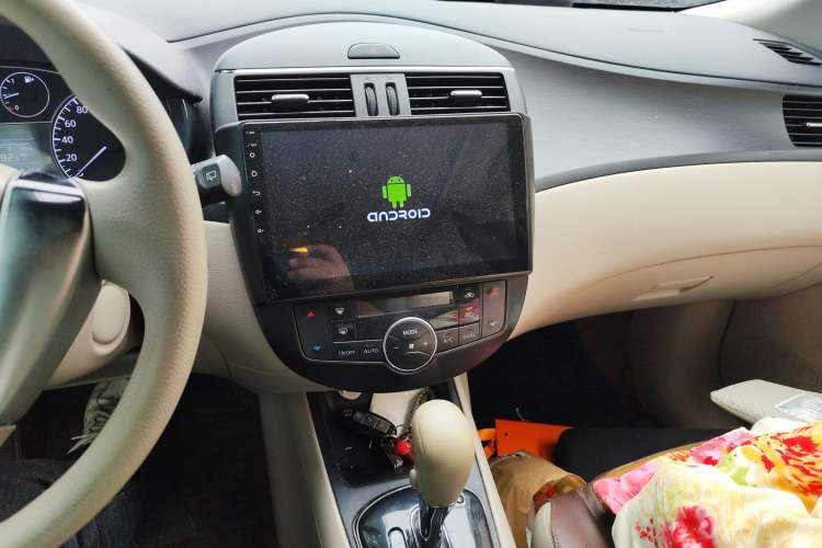 Used Nissan Tiida 2013 1.6L CVT Cool Cafe Edition Audio And AC Panel