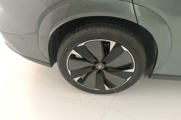 Used BYD Tang L 2025 DM 175KM Drone Player Edition Right Rear Wheel Hub