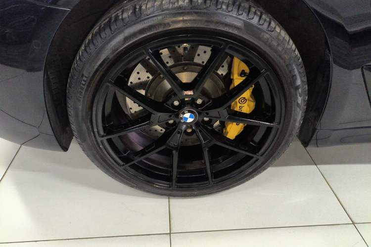 Used BMW 5 Series New Energy 2021 Restyled 535Le M Sport Package Left Front Wheel Hub