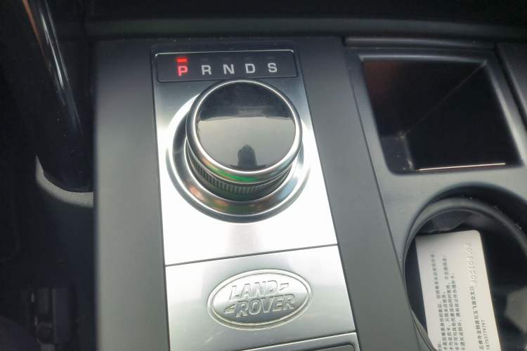 Used Land Rover Discovery 2019 3.0 SC V6 SE Gear Lever