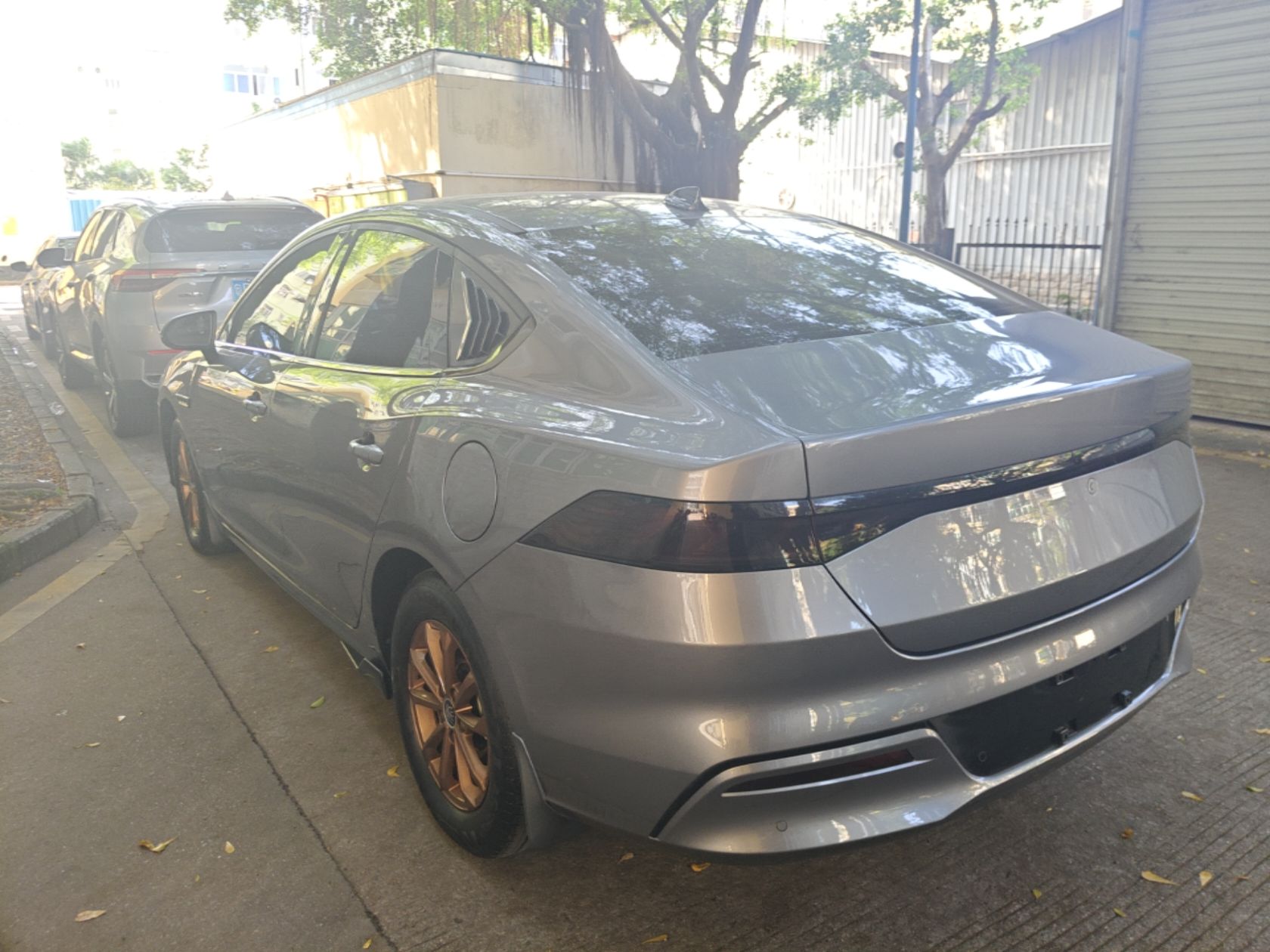 BYD Qin PLUS 2024 HONOR Edition DM-i 55KM Leading Model — снимка 4
