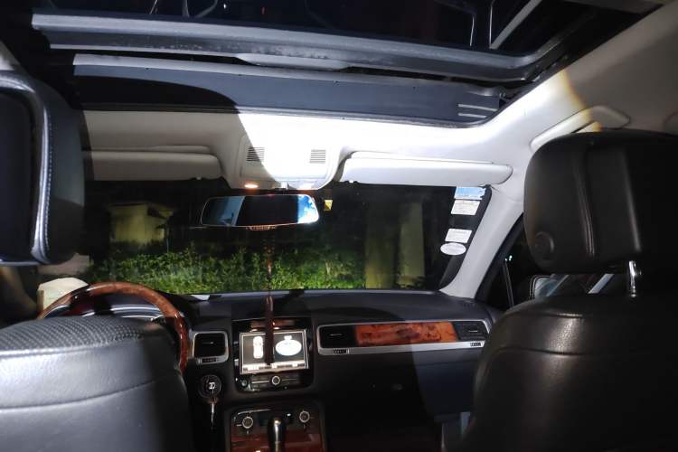 Used Volkswagen Touareg 2011 3.0 TSI High-End Version Headliner