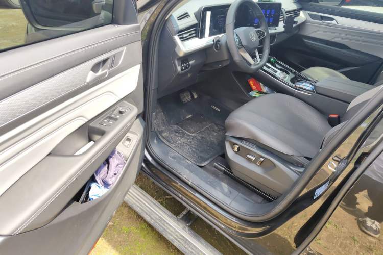 Used Volkswagen Tavendor 2025 Model 380TSI Four-Wheel Drive R-Line Cruise Zhongxiang Edition
