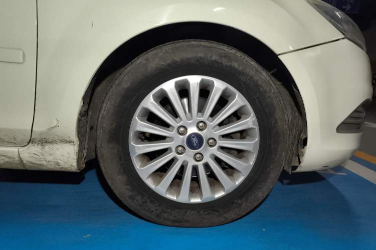 Used Ford Focus 2013 Sedan Classic 1.8L Manual Fashion Edition