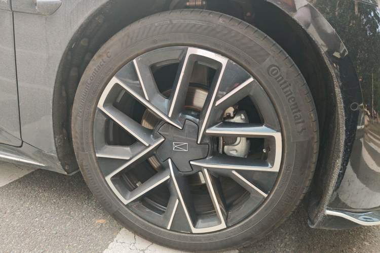 Used Avatr 06 2025 Pro Range-Extended Edition Right Front Wheel Hub